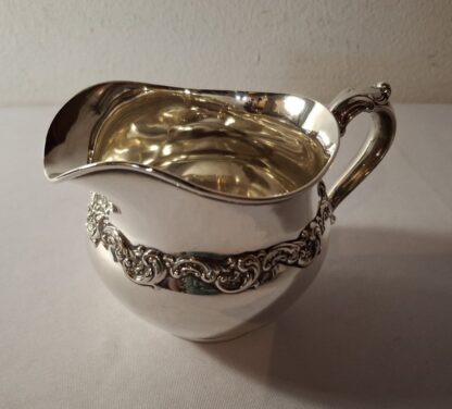 LOT 189 (32147) Est R1200 to R2000 – A 20th Century American Sterling Silver  1/2 pint Milk Jug - Image 2