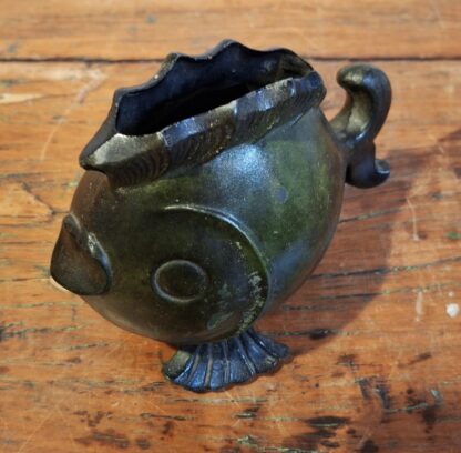 LOT 133 (32169) Est R500 to R1500 – A Novelty Continental Patinated Metal Vase in form of a Fish - Image 2