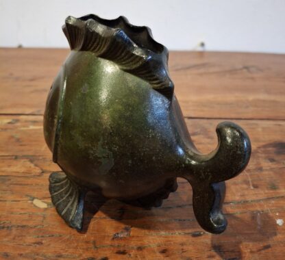 LOT 133 (32169) Est R500 to R1500 – A Novelty Continental Patinated Metal Vase in form of a Fish - Image 3