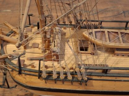 LOT 138 (32183) Est R2000 to R4000 – A 20th Century Large Scale Model Reproduction of an 18th Century British Merchant Ship, HMS Bounty (1787) - Image 4