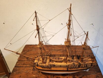 LOT 138 (32183) Est R2000 to R4000 – A 20th Century Large Scale Model Reproduction of an 18th Century British Merchant Ship, HMS Bounty (1787) - Image 6