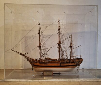 LOT 138 (32183) Est R2000 to R4000 – A 20th Century Large Scale Model Reproduction of an 18th Century British Merchant Ship, HMS Bounty (1787) - Image 10