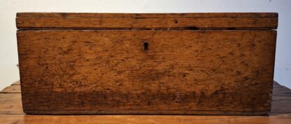 LOT 123 (10000) Est R1000 to R3000 – A Late Victorian Oakwood Canteen Box - Image 4