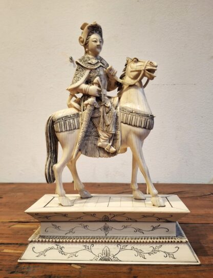 LOT 141 (32173) Est R5000 to R15000 – A Graduated Pair of Mid 20th Century Chinese Carved Ivory Qing Dynasty-style Equestrian Statuette Figurines, Emperor and Empress mounted on Horseback circa 1950s-1960s - Image 3