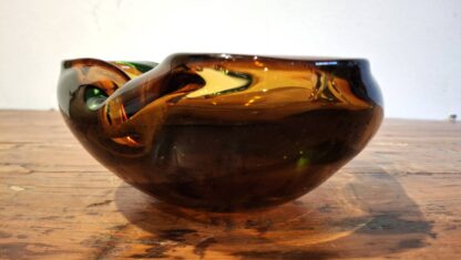 LOT 104 (32390) Est R400 to R800 – An Italian Murano Sommerso Glass Sweet Bowl - Image 2