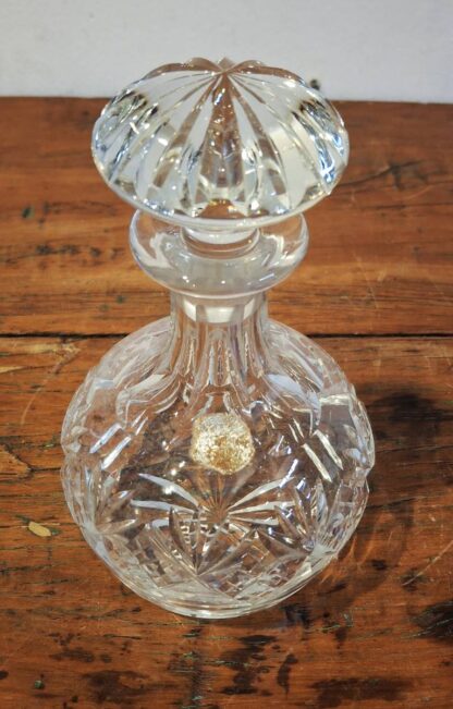 LOT 102 (3232511) Est R400 to R800 – A Webb Corbett Crystal Port Decanter with faceted capped Mushroom Stopper - Image 2