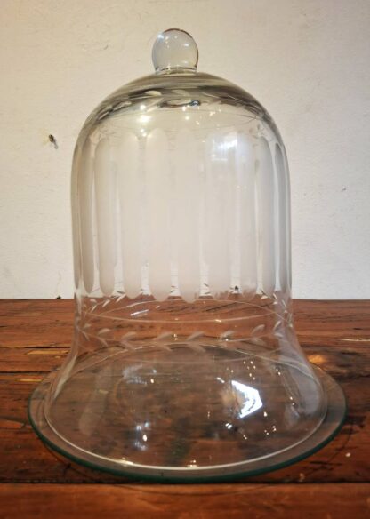 LOT 114 (32390) Est R500 to R1500 – A Continental Glass Cloche dôme de
la pâtisserie/pastry dome