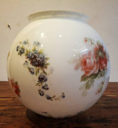 LOT 116 (32169160) Est R300 to R600 – A Vintage Milk Glass Encased Oil Lamp Shade - Image 2