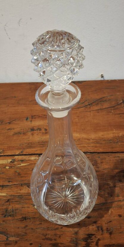 LOT 89 (32178157) Est R300 to R600 – A Vitra Lead Crystal Spirit Decanter with faceted Globular Stopper - Image 2