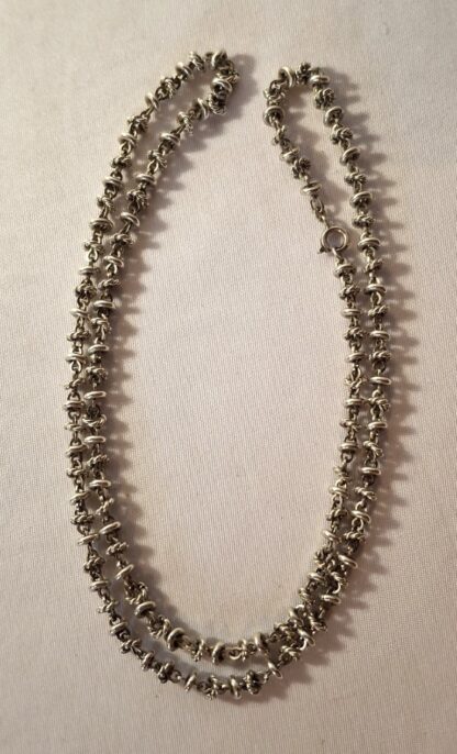 LOT 174 (32170) Est R500 to R1500 – An Italian Silver Ladies Long Silver Neck chain