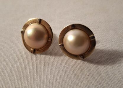 LOT 177 (32170) Est R2000 to R4000 – A Vintage 9ct Yellow Gold and White Gold Mabe pearl set Dress Earrings