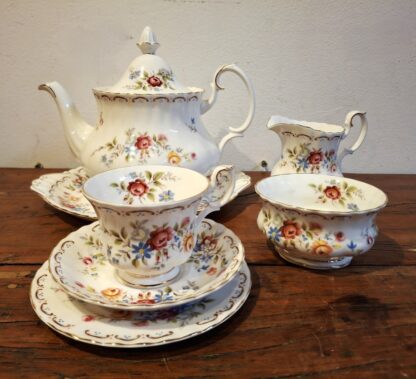 LOT 56 (10000) Est R3000 to R6000 – 12 x Royal Albert Jubilee Rose pattern Tea trios