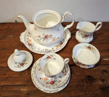 LOT 56 (10000) Est R3000 to R6000 – 12 x Royal Albert Jubilee Rose pattern Tea trios - Image 2