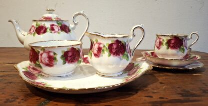 LOT 53 (32390) Est R3000 to R6000 – 12 x Royal Albert Old English Rose pattern Tea Trios