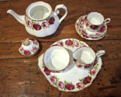 LOT 53 (32390) Est R3000 to R6000 – 12 x Royal Albert Old English Rose pattern Tea Trios - Image 3