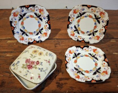 LOT 48 (32169) Est R300 to R600 – 4 x Scarce Royal Albert Crown China Bognor pattern Cake-plates circa 1927-1935 - Image 2