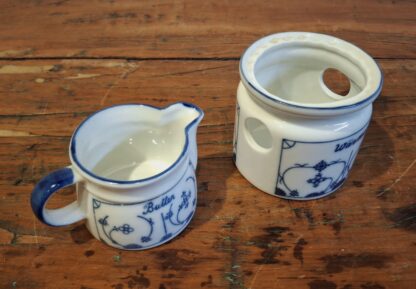 LOT 75 (32177) Est R300 to R600 – A  Novelty 20th Century German porcelain 2-piece Blue and White porcelain Butter Warmer - Image 3