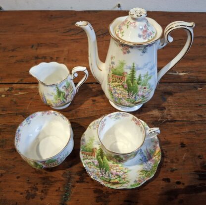 LOT 74 (32177) Est R500 to R1500 – An Early 20th Century 15-piece Royal Albert Bone China Kentish Rockery pattern Mocha Set circa 1930s - Image 2