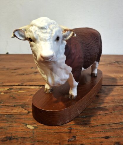 LOT 73 (32400) Est R500 to R1500 – A Scarce 20th Century English Beswick Animal Figurine, Hereford Bull on Stand - Image 3