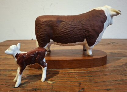 LOT 73 (32400) Est R500 to R1500 – A Scarce 20th Century English Beswick Animal Figurine, Hereford Bull on Stand - Image 4