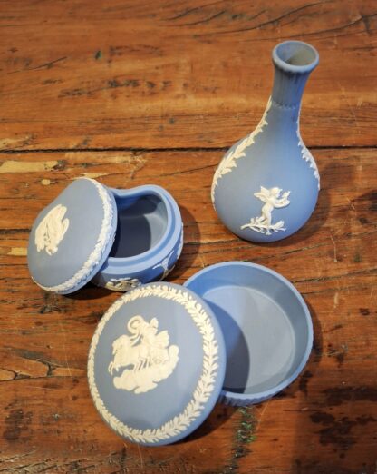 LOT 72 (32400) Est R200 to R400 – 3 x 20th Century Wedgwood Pale Blue Jasperware Cabinet pieces - Image 3