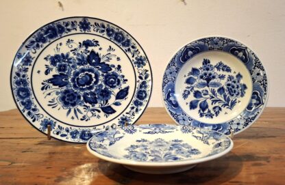 LOT 69 (32400) Est R300 to R600 – A Graduated pair of Late 20th Century Dutch De Koninklijke Porcelyne Fles Blue and White/Delfts Blauw Small Wall-plates - Image 2