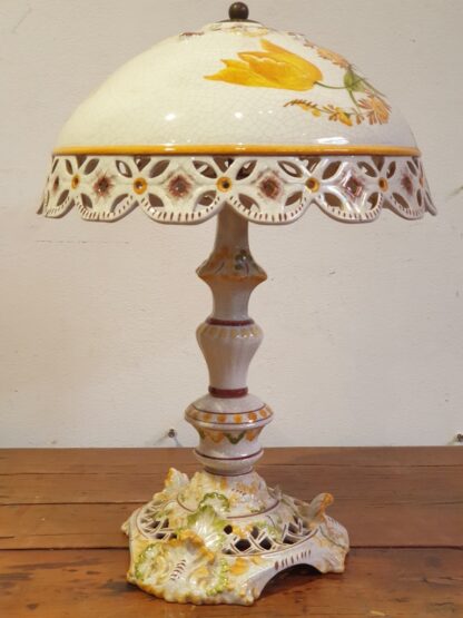 LOT 82 (3195624) Est R500 to R1500 – A Mid 20th Century Italian Artluce Bassano Ceramic Table Lamp with Shade and Gilt Metal Mounts circa 1960s - Image 3