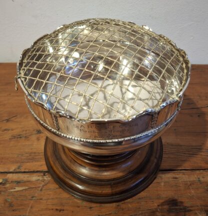 LOT 4 (323901) Est R4000 to R8000 – A George V Silver footed Presentation Rose Bowl - Image 2