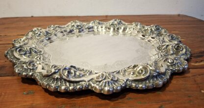 LOT 5 (3240410) Est R8000 to R15000 – A Stunning 20th Century Portuguese Silver Salver in the Rococo Taste - Image 2