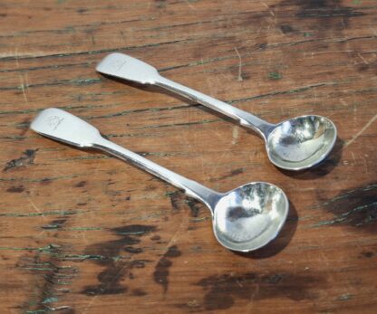 LOT 9 (32181153) Est R300 to R600 – A pair of William IV Silver Fiddle pattern Salt Spoons