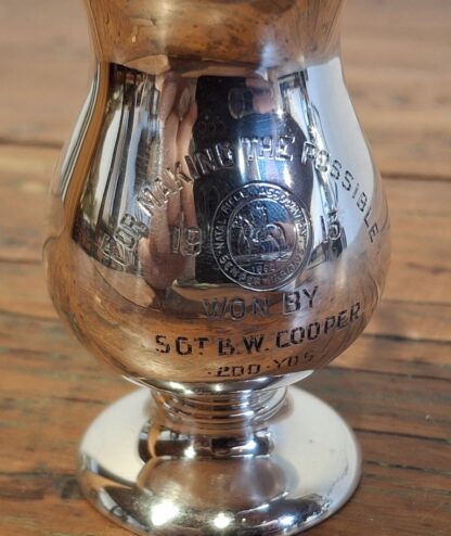 LOT 23 (25933) Est R400 to R1000 – A Commemorative SA Union period Anglo-Natal George V Silver Presentation Shooting Trophy Jug,  Natal Rifle Association - Image 3