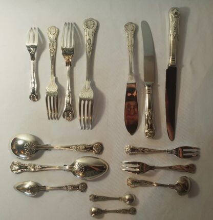 LOT 43 (32145) Est R1000 to R3000 – A Vintage Assembled Setting for 10 English Silverplated King’s pattern Table Flatware Set (113pcs) - Image 2